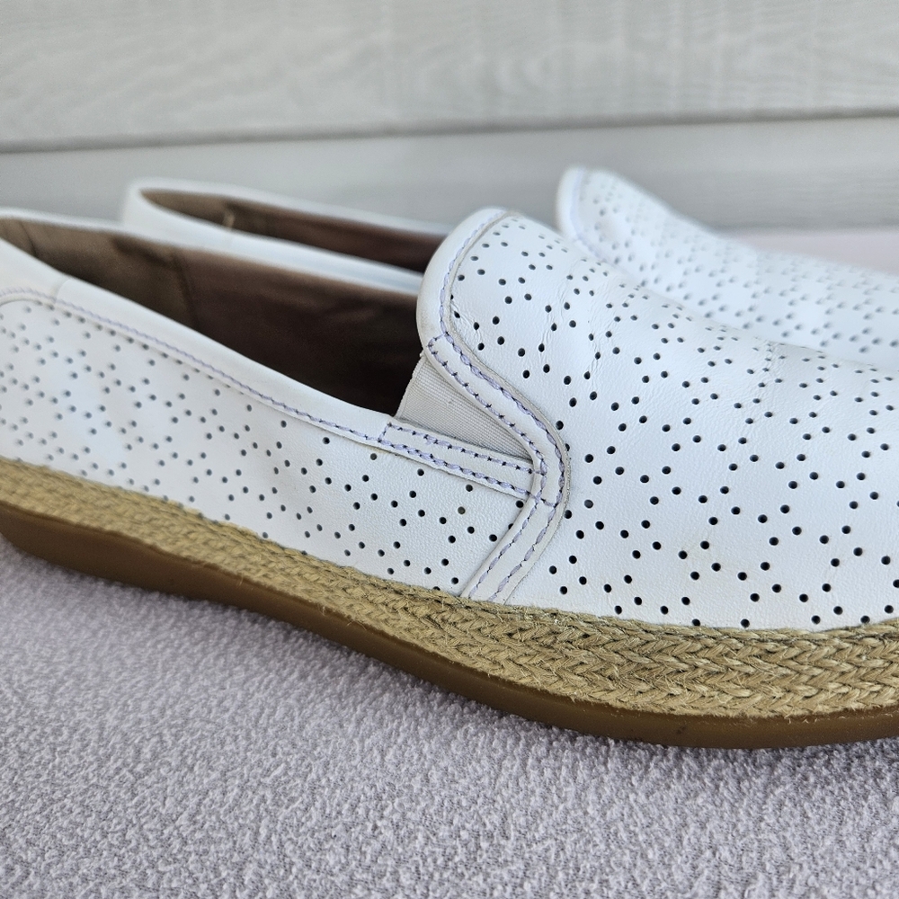 Clarks Danelly Molly Womens SZ 7 1/2 White Eyelet Espadrille Slip-On Loafer Flat - Picture 12 of 12
